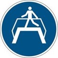 Image of 821250 - ISO Safety Sign - Use footbridge