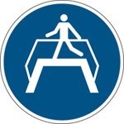 Image of 821257 - ISO Safety Sign - Use footbridge
